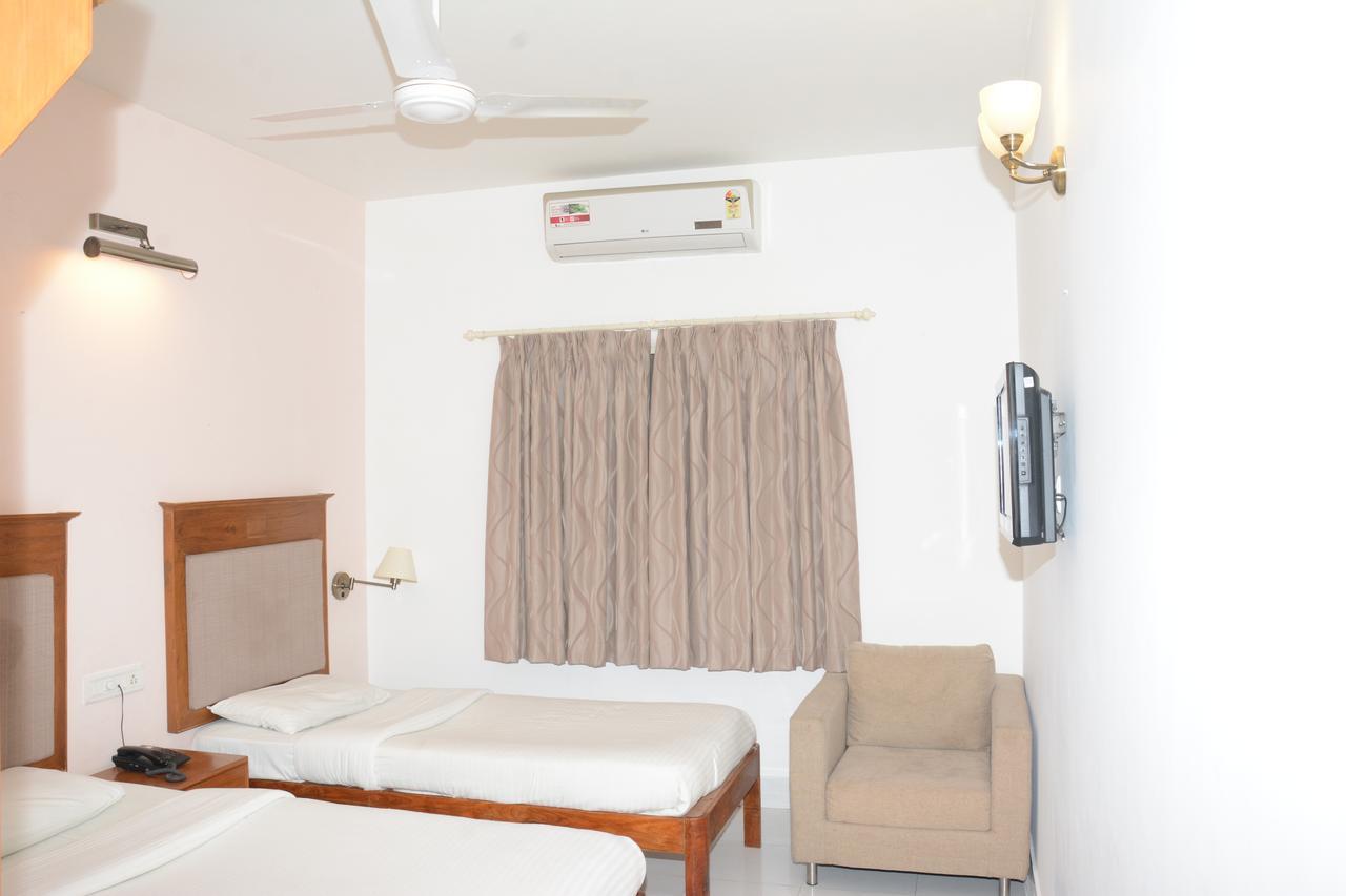 Hotel Sai Towers Puttaparthi Exterior foto