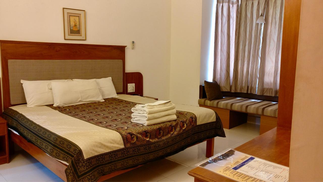 Hotel Sai Towers Puttaparthi Exterior foto