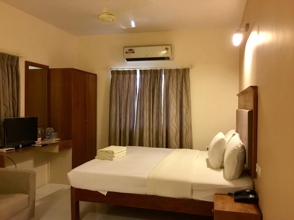 Hotel Sai Towers Puttaparthi Exterior foto