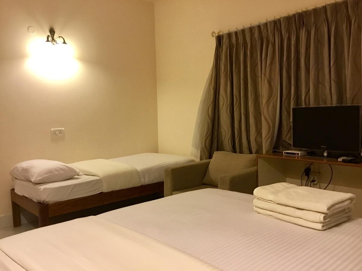 Hotel Sai Towers Puttaparthi Exterior foto