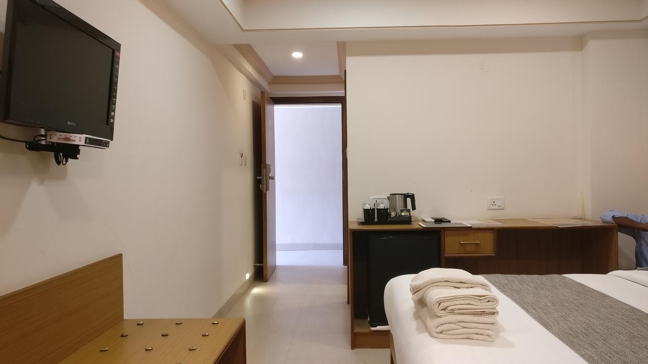 Hotel Sai Towers Puttaparthi Exterior foto