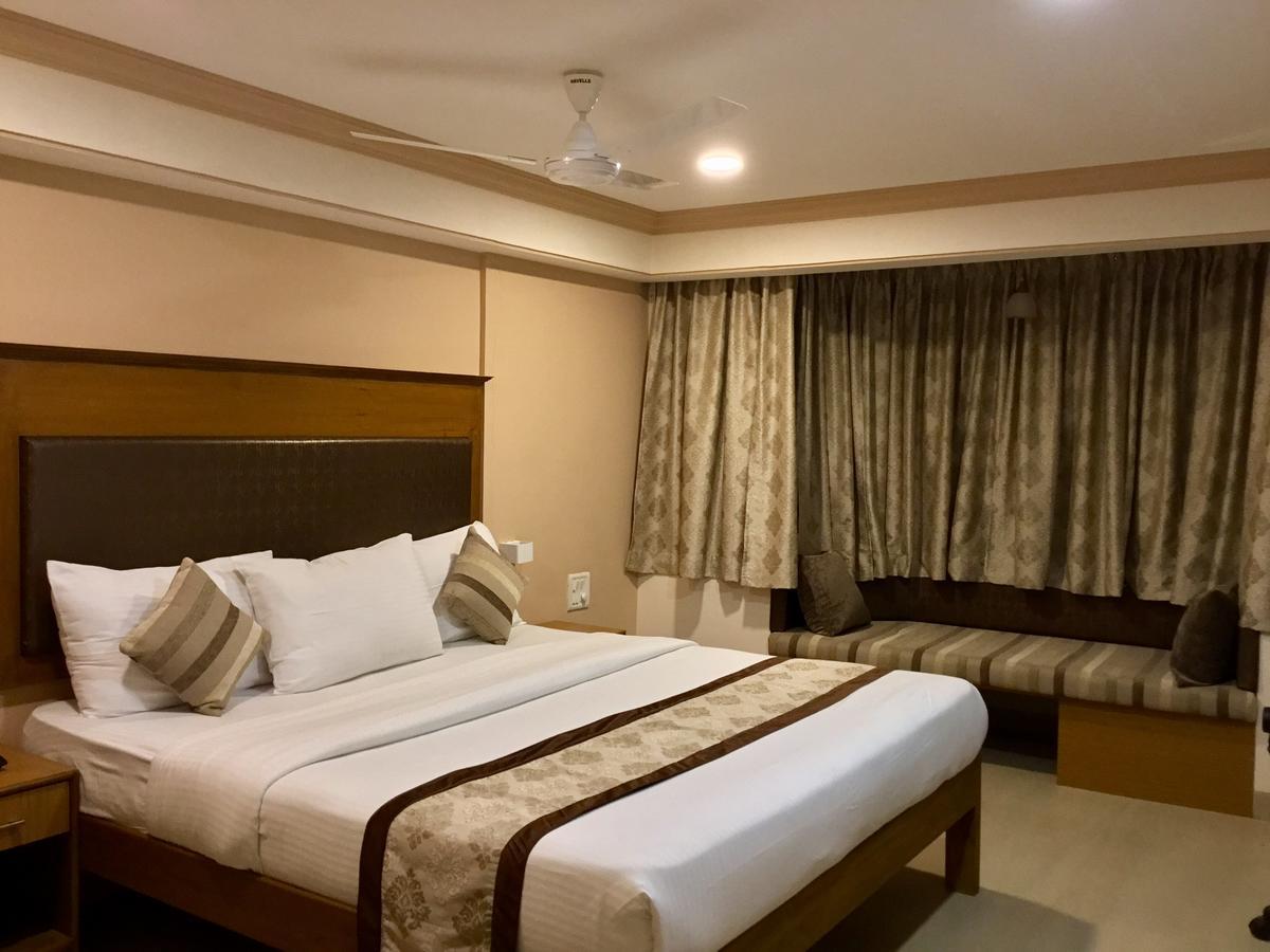 Hotel Sai Towers Puttaparthi Exterior foto